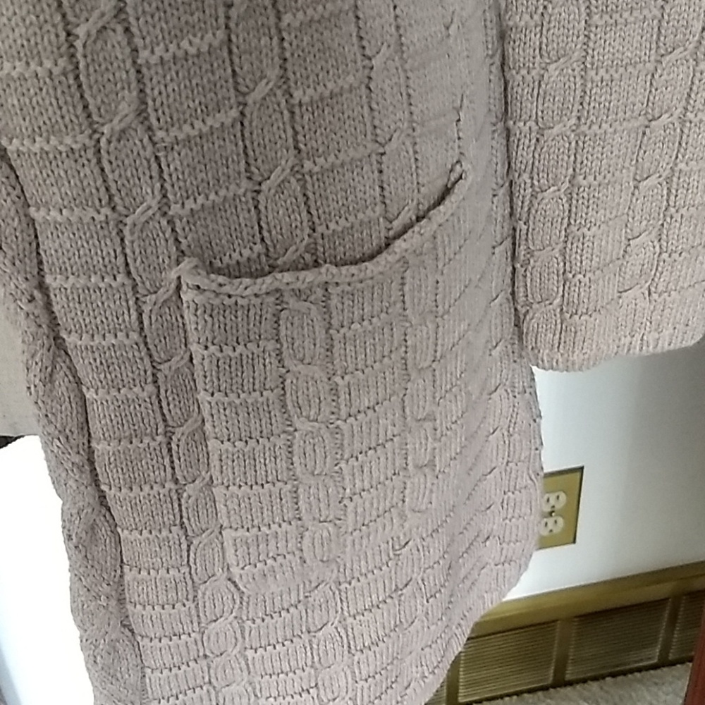 Leo & Nicole Cardigan - Picture 3 of 7